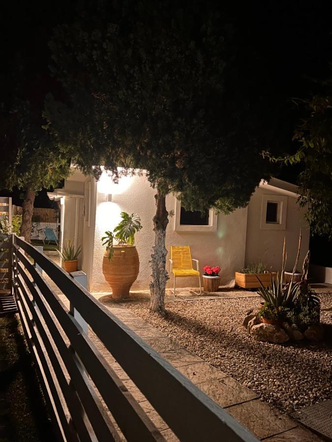 Апартаменты Under The Vine Garden House Platanion Экстерьер фото