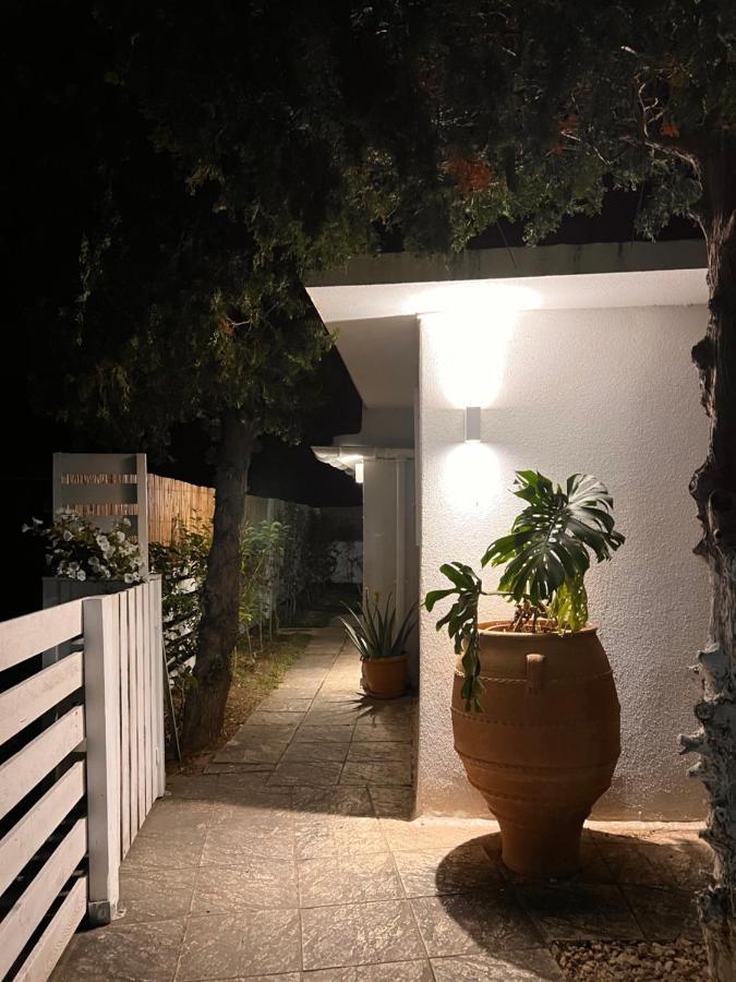 Апартаменты Under The Vine Garden House Platanion Экстерьер фото